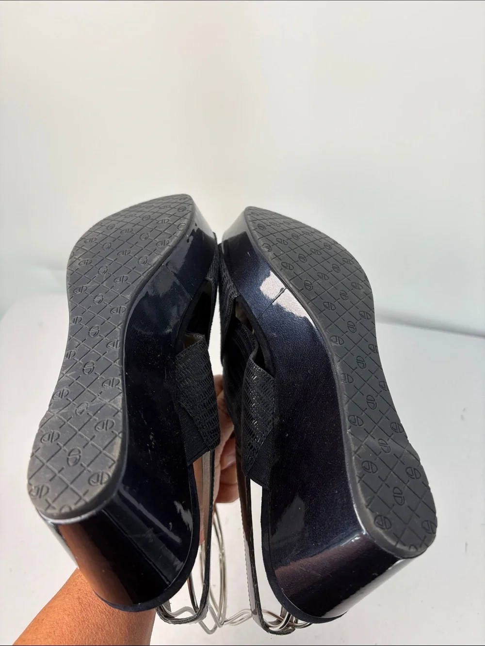 🦢 Circa Cross-Strap navy Slingback Wedge Sandals